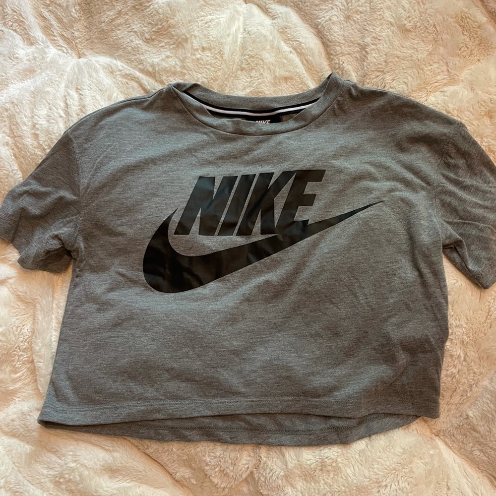Nike Cropped Tee